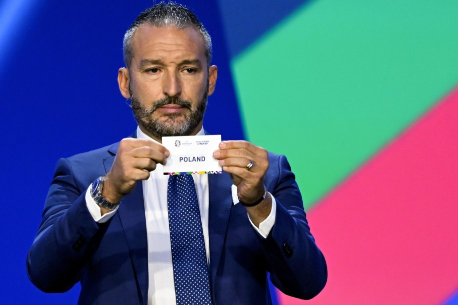 Włoch Gianluca Zambrotta z karteczką "Polska" /Sascha Steinbach /PAP/EPA