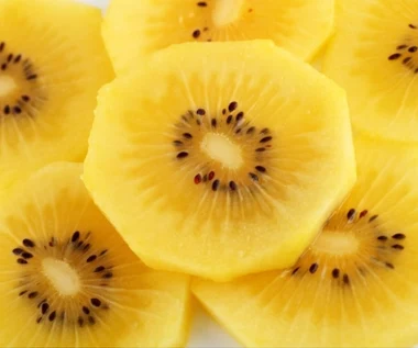 Włochaty owoc ze złotym wnętrzem. Kup, gdy zobaczysz w sklepie, bo to miód na serce