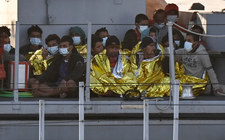 Włochy: 12 łodzi z migrantami przypłynęło na Lampedusę