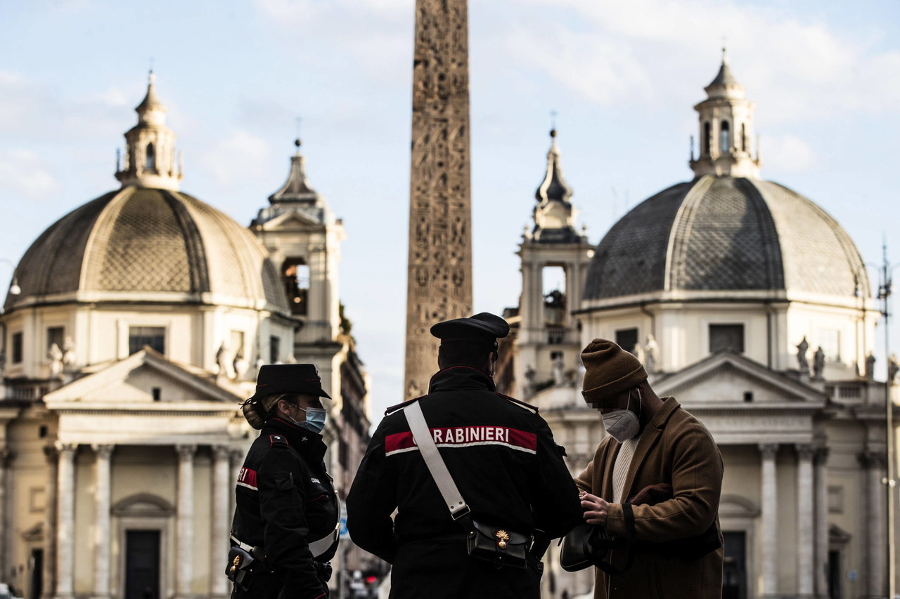 Włochy: Coraz więcej kar za łamanie obostrzeń