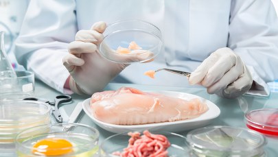 Włochy: Koniec z żywnością produkowaną w laboratoriach?