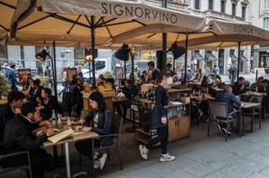 Włochy luzują część obostrzeń. Klienci wrócili do restauracji