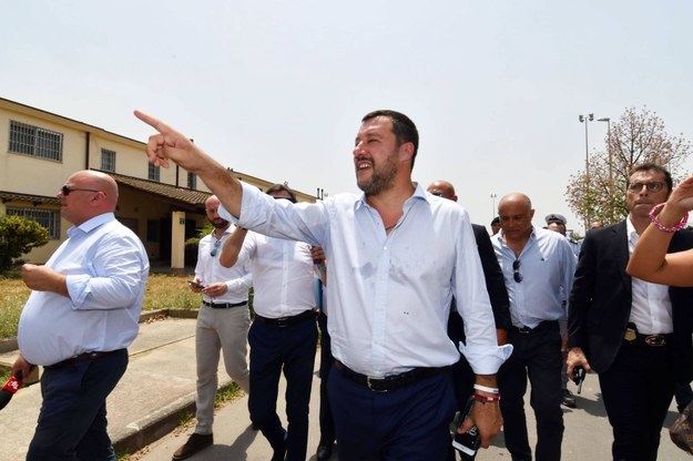 "Włochy nie będą nigdy obozem dla uchodźców" dla prezydenta Francji Emmanuela Macrona - napisał w czwartek na Twitterze wicepremier, szef MSW Włoch i lider prawicowej Ligi Matteo Salvini. /ORIETTA SCARDINO /PAP/EPA