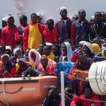 Włochy: Ponad 7 tys. uratowanych migrantów zmierza do portów
