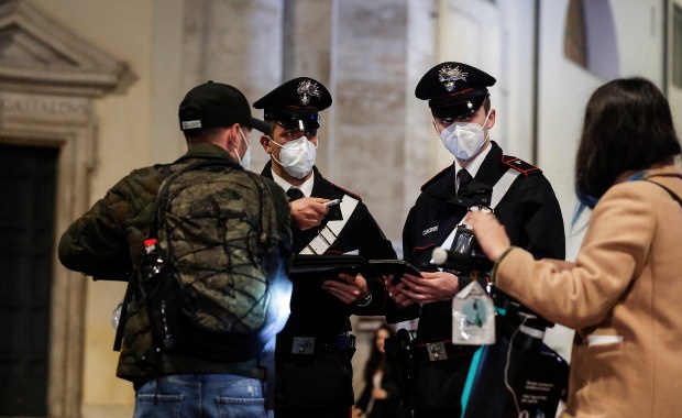 Włochy: Ponad milion osób obecnie zakażonych koronawirusem