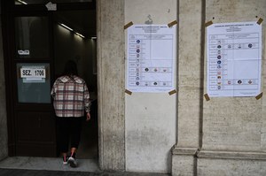 Włochy: Rozpoczęły się przyspieszone wybory parlamentarne
