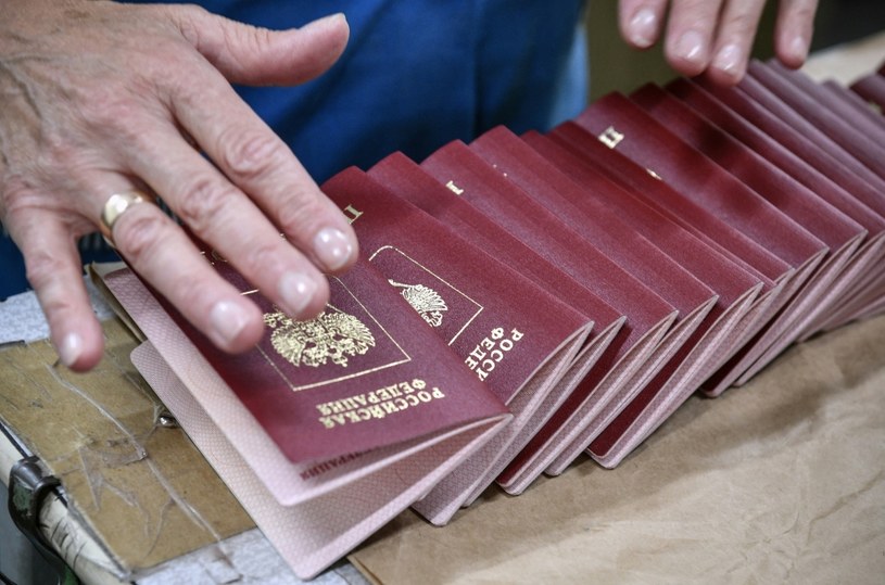 Włochy zawieszają wydawanie "złotych wiz" dla inwestorów z Rosji. /ALEXANDER NEMENOV / AFP /AFP