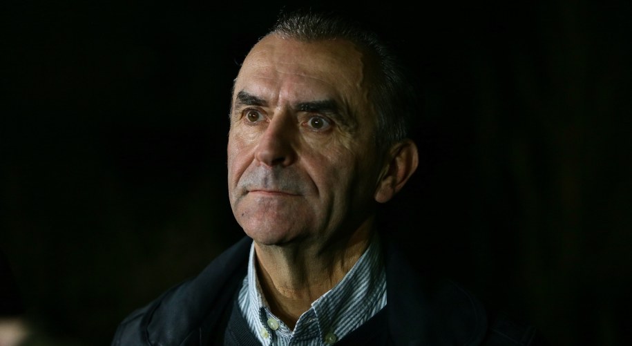 Włodzimierz Karpiński podczas wypowiedzi dla mediów przed komendą miejską policji w Mysłowicach /Zbigniew Meissner /PAP