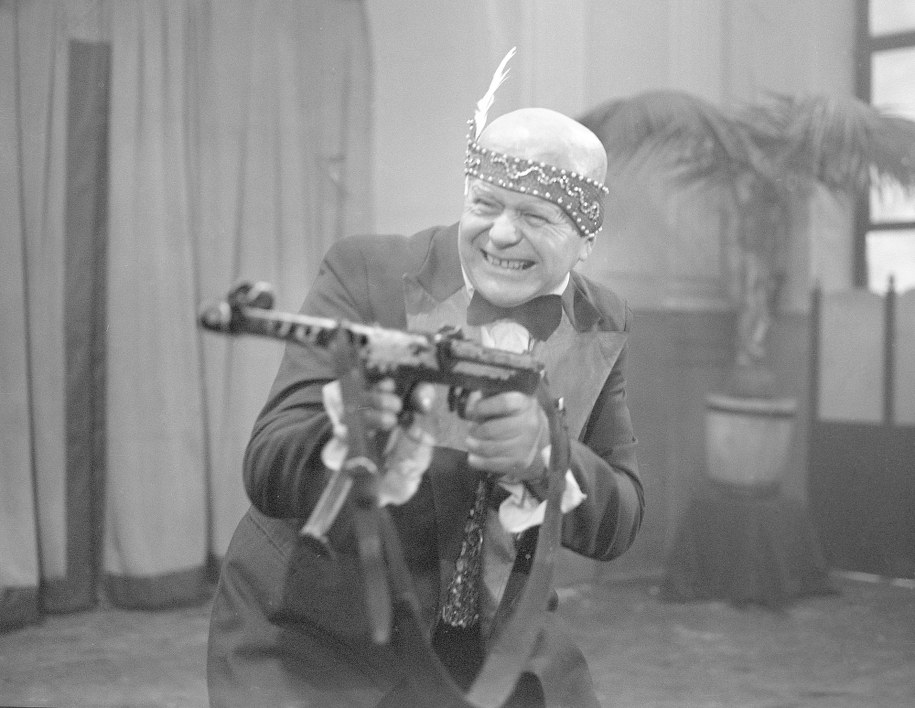 Włodzimierz Musiał planie zdjęciowym podczas zdjęć do filmu w reżyserii Piotra Szulkina pt. „Ga, ga. Chwała bohaterom”. Zdjęcie z 1985 roku. /Afa Pixx/Krzysztof Wellman /PAP