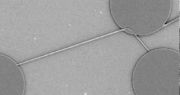 Włókna jedwabiu zintegrowane w fotonicznym mikrochipie /materiały prasowe
