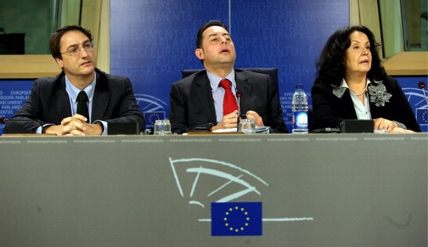 Włoscy członkowie europarlamentu: Gianni Pittela, Luciana Sbarbati i Giovanni Claudio Fava /OLIVIER HOSLET /PAP/EPA
