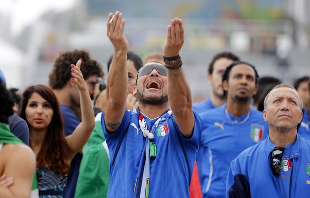 Włoscy kibice podczas meczu z Kostaryką /PAP/EPA/ABEDIN TAHERKENAREH /PAP/EPA