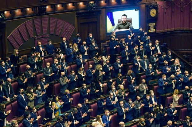 Włoscy parlamentarzyści oklaskiwali Wołodymyra Zełenskiego /EPA/ALESSANDRO DI MEO /PAP