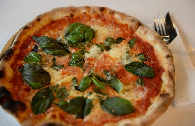 Włosi chcą wpisania tradycyjnej neapolitańskiej pizzy na listę niematerialnego dziedzictwa ludzkości /Bartłomiej Zborowski /PAP