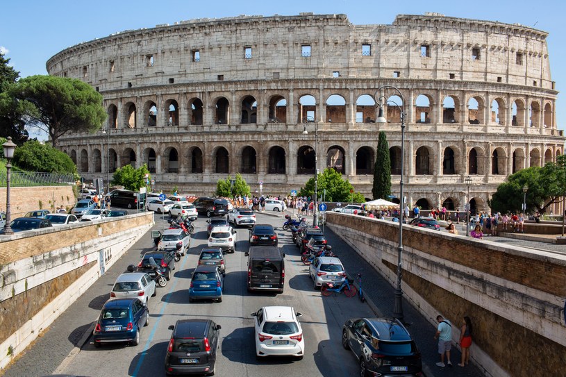 Włosi chcą zezłomować 11 mln pojazdów. Wszystko w imię ekologii /Getty Images