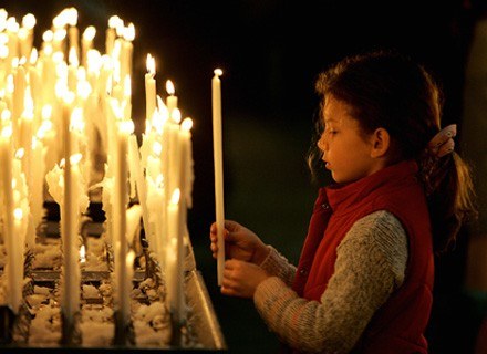 Włosi oddają się modlitwie, ale przede wszystkim biesiadowaniu /arch. AFP