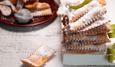 Włosi robią faworki z zaledwie 2 składników. Smakują obłędnie