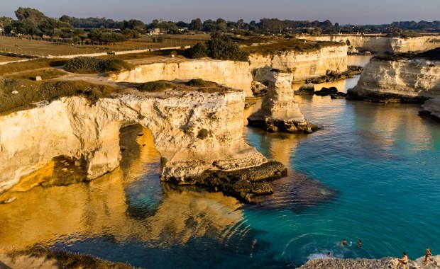 Włoska atrakcja turystyczna legła w gruzach. Sztorm zniszczył Łuk Miłości