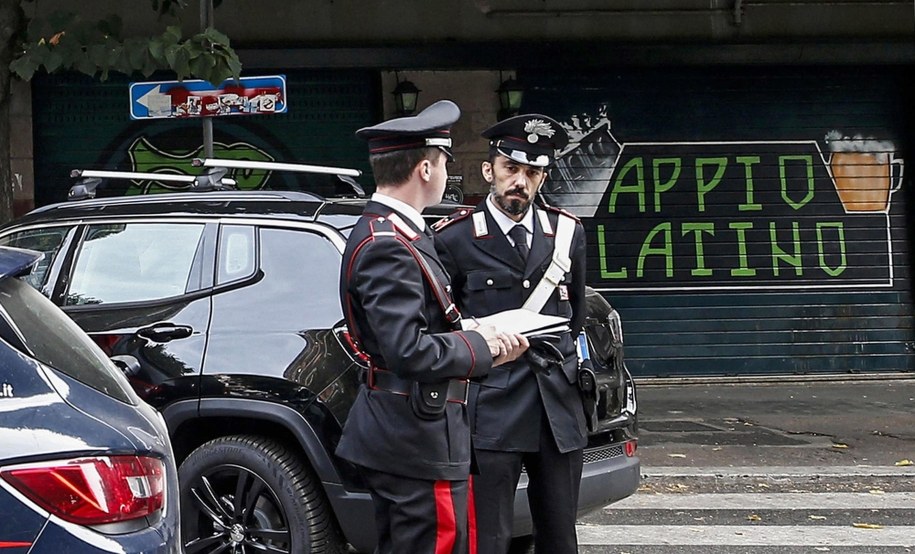 Włoska policja na miejscu tragedii /MASSIMO PERCOSSI /PAP/EPA