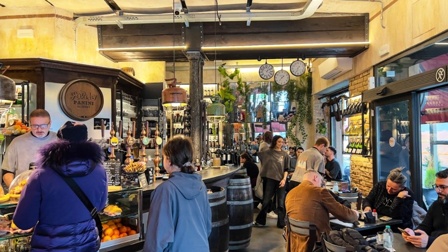 Kwadrans na wypicie kawy. Bar wprowadza limity, Włosi podzieleni