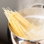 Włoski noblista radzi: tak gotuj makaron, aby zaoszczędzić na rachunkach za prąd