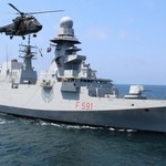 Włoski okręt wojenny pacyfikuje drony. Niezwykła akcja