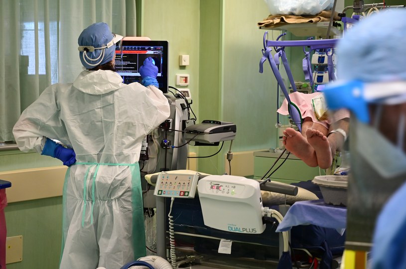Włoski szpital w czasie pandemii COVID-19, zdjęcie ilustracyjne /MIGUEL MEDINA/AFP /AFP