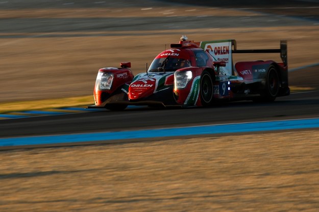 Włoski zespół wyścigowy Prema Orlen Team, w którym kierowcą jest Robert Kubica zajął drugie miejsce w klasie LMP2 /PAP/EPA/YOAN VALAT /