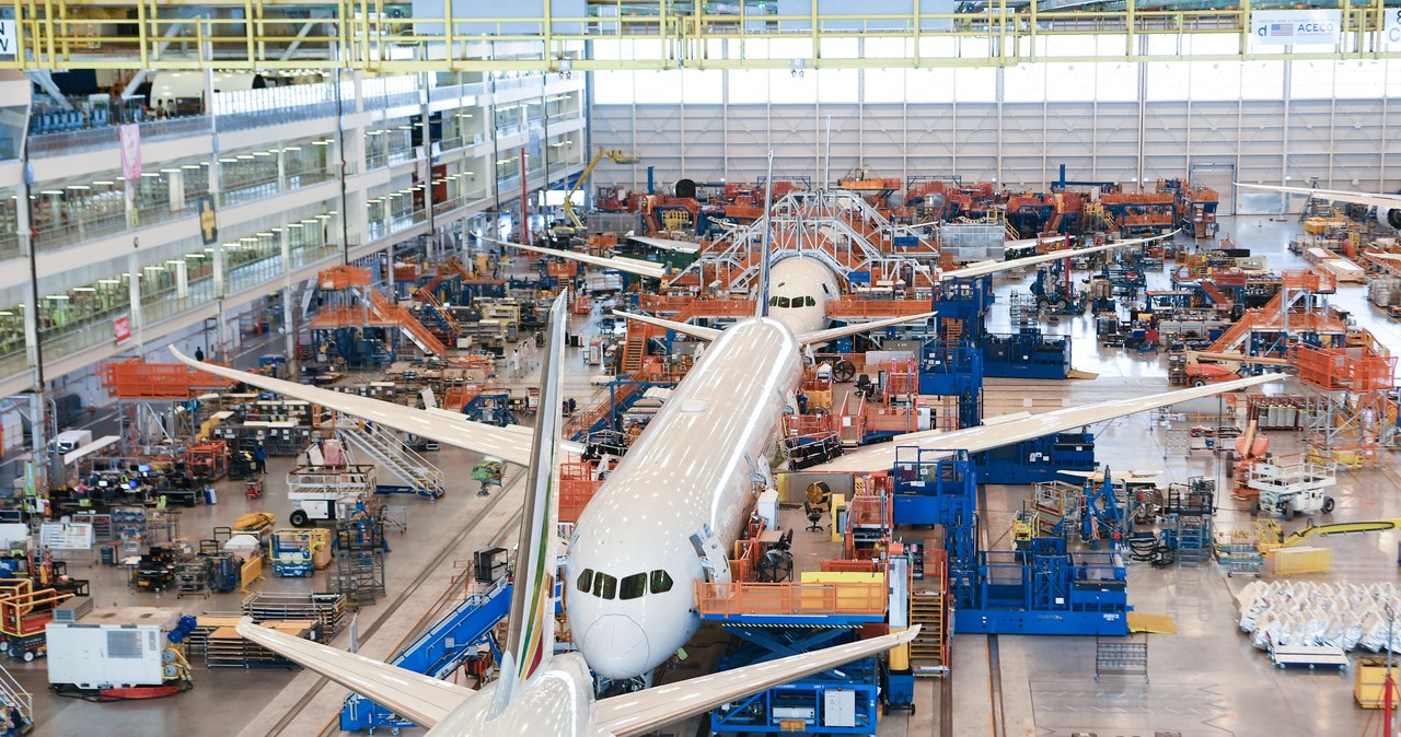 Włoskie firmy miały dostarczać wadliwe części do produkcji Boeinga 787 Dreamliner /AFP PHOTO / BOEING /AFP