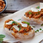 kuchnia francuska Włoskie pieczywo i francuskie smarowidło. Ten duet smakuje wyśmienicie