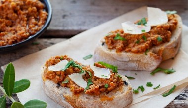 Włoskie pieczywo i francuskie smarowidło. Ten duet smakuje wyśmienicie