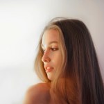 Włosy nigdy nie były gładsze. Składnik z salonów fryzjerskich znajdziesz nawet w drogeryjnych kosmetykach