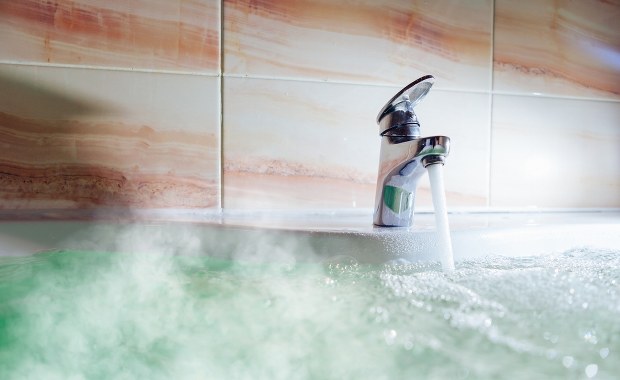 Włożył ośmiolatka do wrzącej wody "za karę". Teraz grozi mu dożywocie