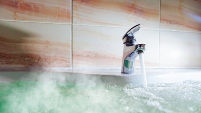 Włożył ośmiolatka do wrzącej wody "za karę". Teraz grozi mu dożywocie