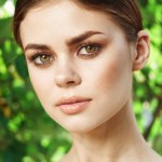 Wmasuj w brwi, a będą gęste i ciemne. Koleżanki będą pytać o twój sekret