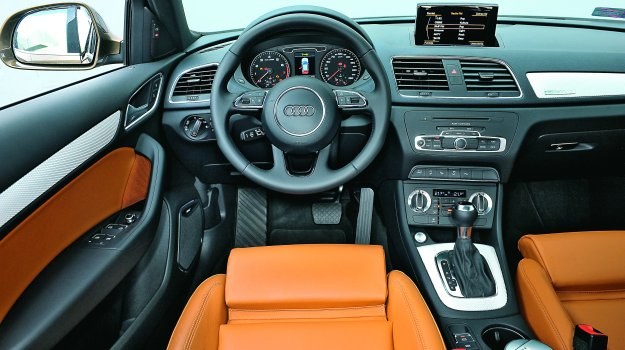 Wnętrze Audi Q3 wygląda ekskluzywnie za sprawą świetnego wykończenia. /Motor