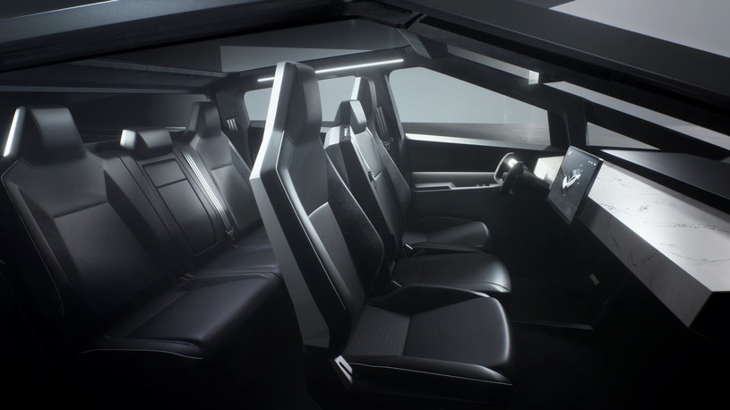 Wnętrze auta zostało zaprojektowane w sposób maksymalnie minimalistyczny. Dzięki temu Cybertruck wygląda jak auto z przyszłości / foto: Tesla /domena publiczna
