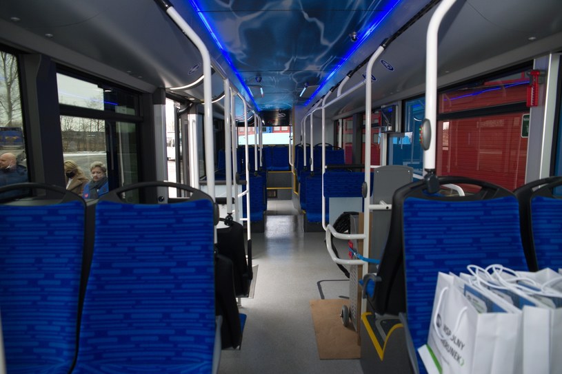 Wnętrze autobusu na wodór, który testowo przejechał ulicami miasta. /Urząd Miejski w Koninie