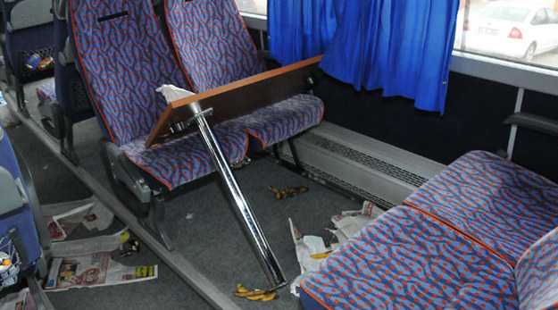 Wnętrze autokaru po wypadku na przejeździe kolejowym /INTERIA.PL/Informacja prasowa