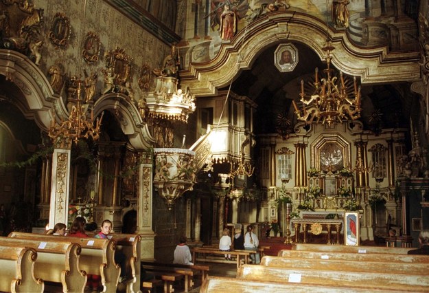Wnętrze barokowego kościoła pw. św. Michała Archanioła w Szalowej /Jacek Bednarczyk /PAP