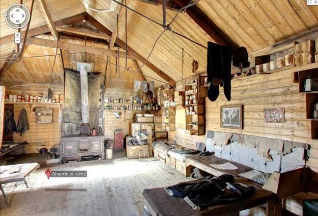Wnętrze chaty Shackletona z wyposażeniem z początku XX wieku /materiały prasowe