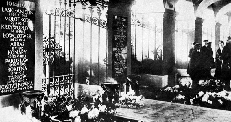Wnętrze Grobu Nieznanego Żołnierza w dniu uroczystej inauguracji mauzoleum /Danuta B. Łomaczewska /East News