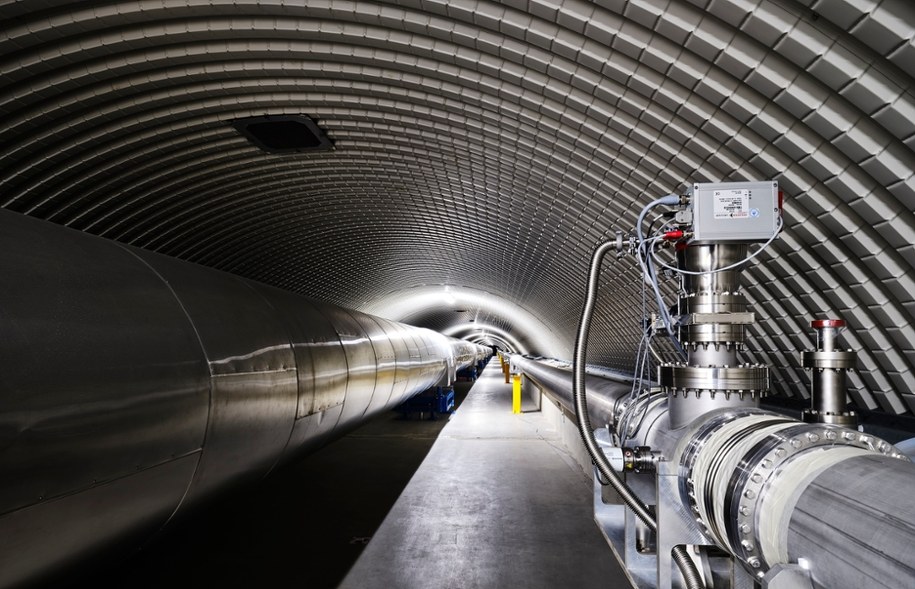 Wnętrze jednego z tuneli detektora Virgo /© Enrico Sacchetti /Materiały prasowe