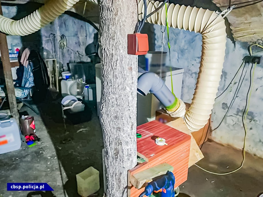 Wnętrze laboratorium /Policja