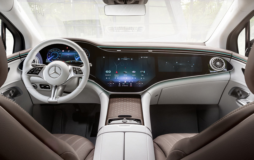 Wnętrze Mercedesa EQE SUV /Mercedes /materiały prasowe
