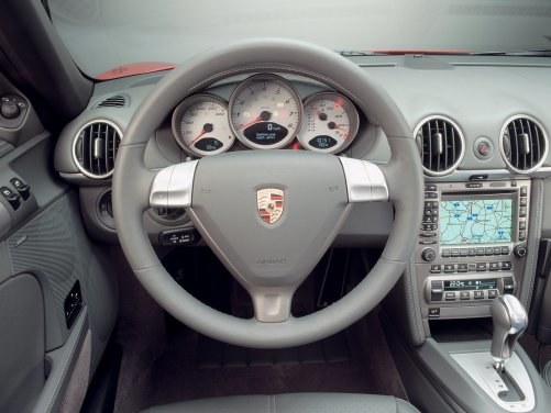Wnętrze nie jest zbyt ekscytujące, ale fantastycznie wykonane. /Porsche