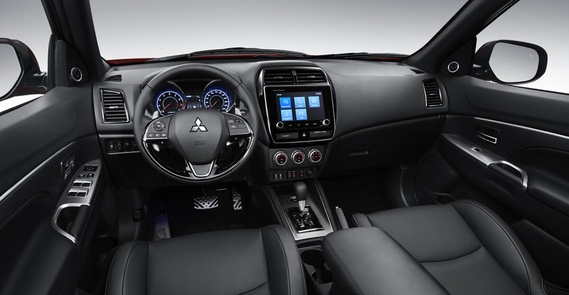 Wnętrze nowego ASX mocno nawiązuje do poprzednich generacji. Źródło: Mitsubishi /.