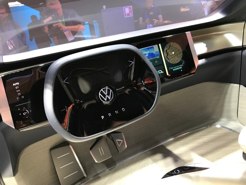 Wnętrze nowego VW może zaskoczyć nowoczesnymi rozwiązaniami. /INTERIA.PL