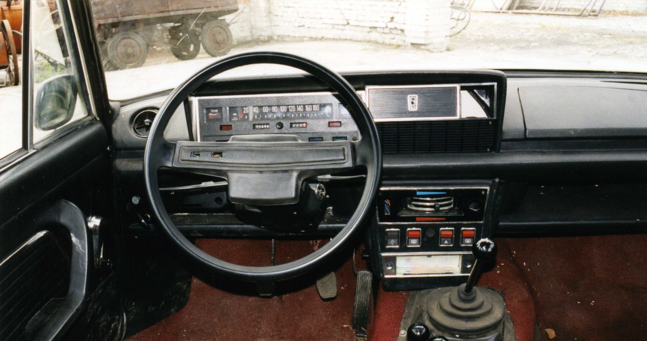 Wnętrze Polskiego Fiata 125p 4x4 /Informacja prasowa