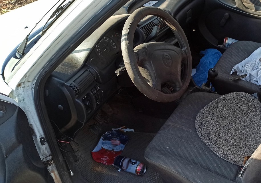 Wnętrze samochodu /Policja Mazowiecka  /